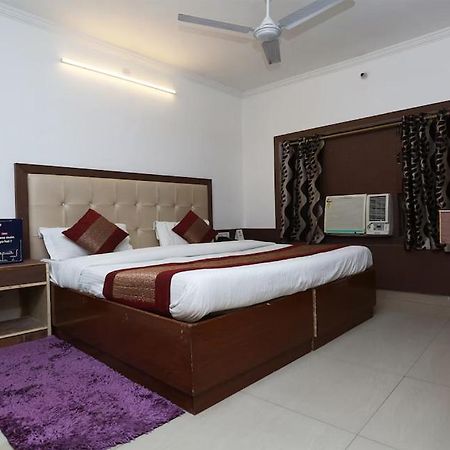 Vishal Hotel By Comfort Rooms Nuova Delhi Esterno foto