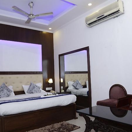 Vishal Hotel By Comfort Rooms Nuova Delhi Esterno foto