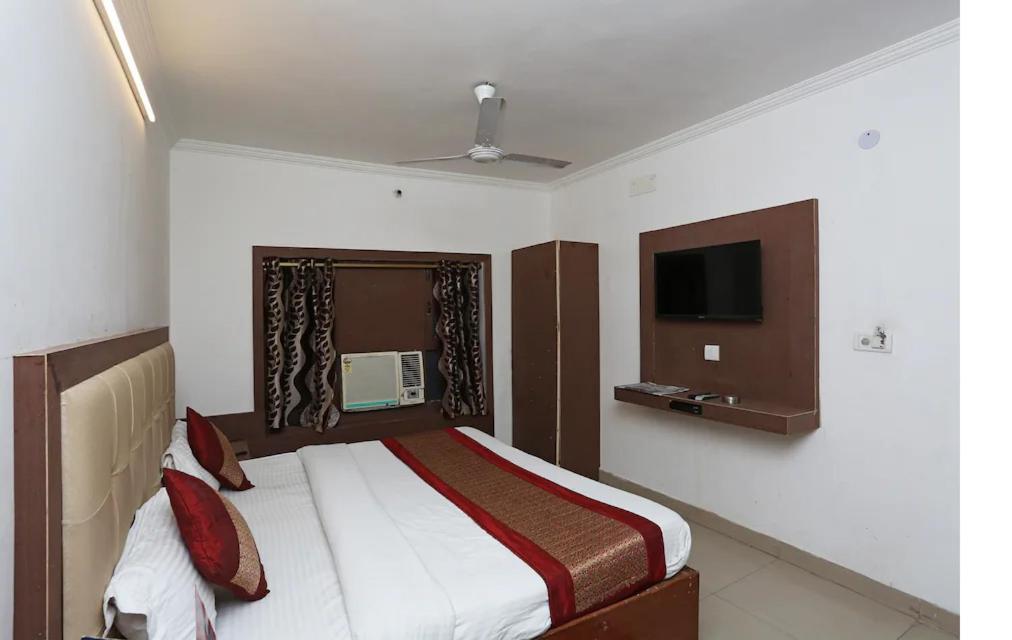Vishal Hotel By Comfort Rooms Nuova Delhi Esterno foto