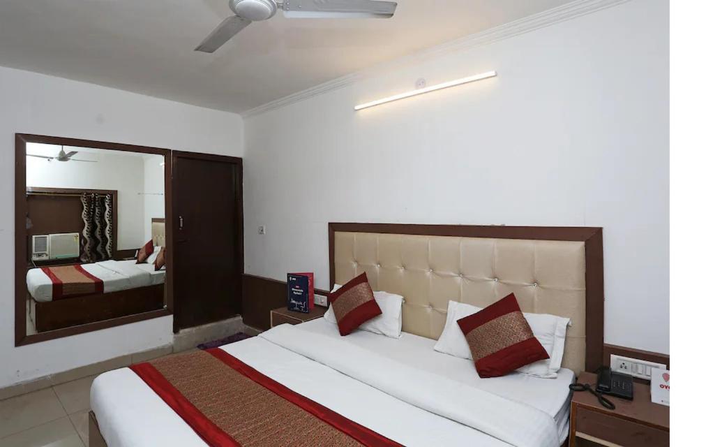 Vishal Hotel By Comfort Rooms Nuova Delhi Esterno foto