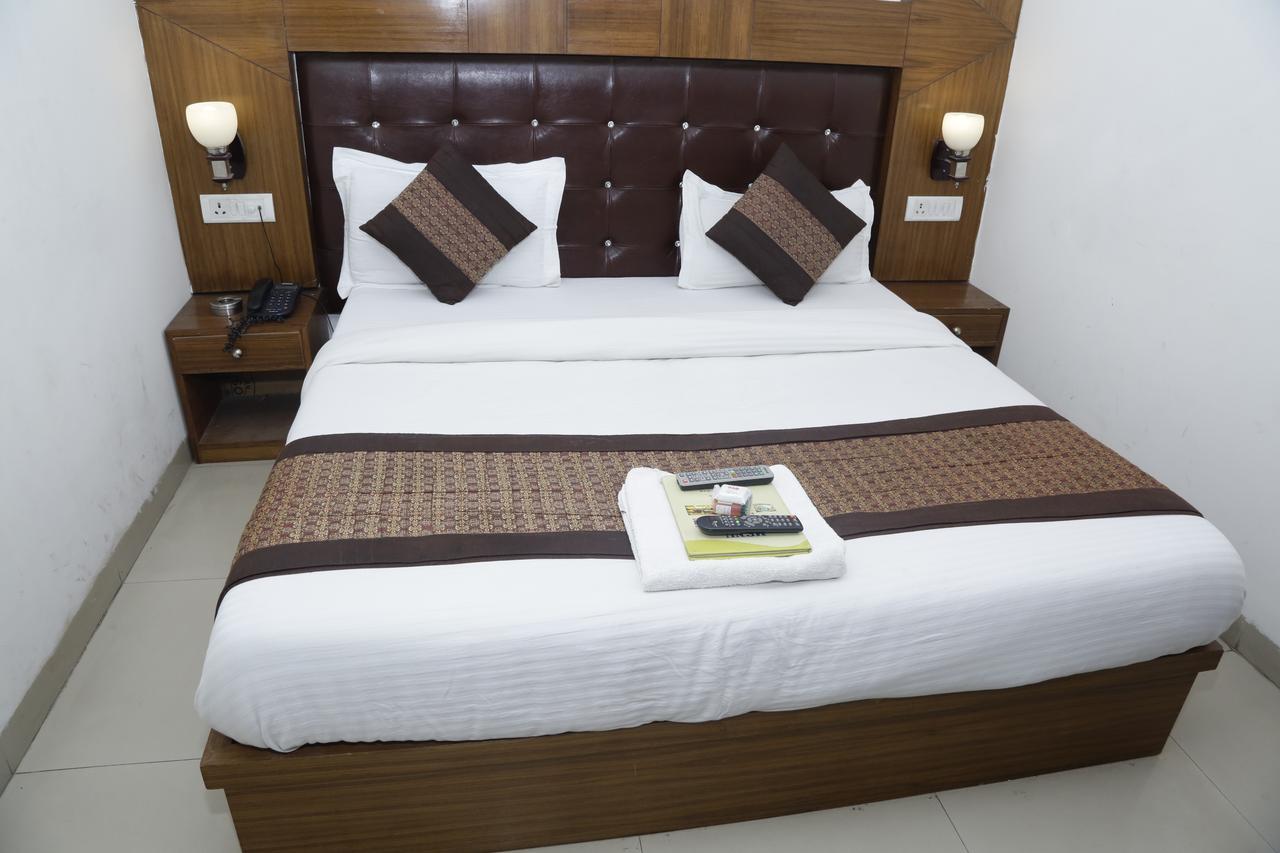 Vishal Hotel By Comfort Rooms Nuova Delhi Esterno foto