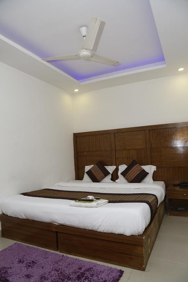 Vishal Hotel By Comfort Rooms Nuova Delhi Esterno foto