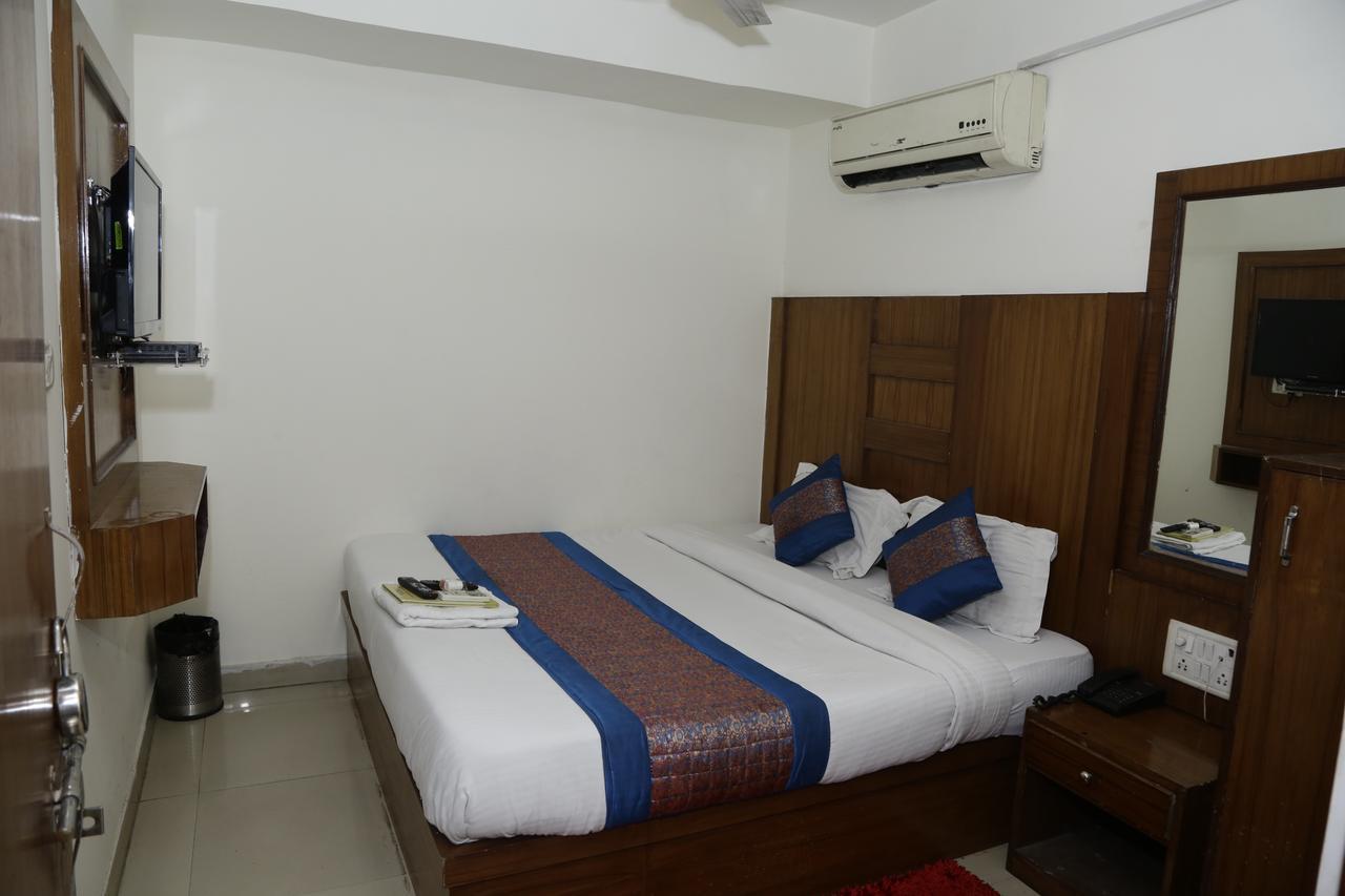 Vishal Hotel By Comfort Rooms Nuova Delhi Esterno foto