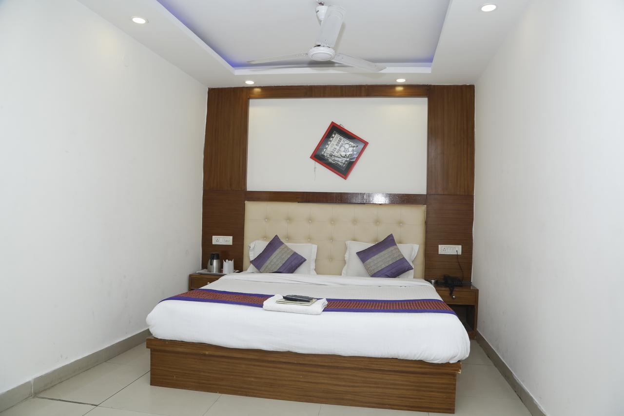 Vishal Hotel By Comfort Rooms Nuova Delhi Esterno foto