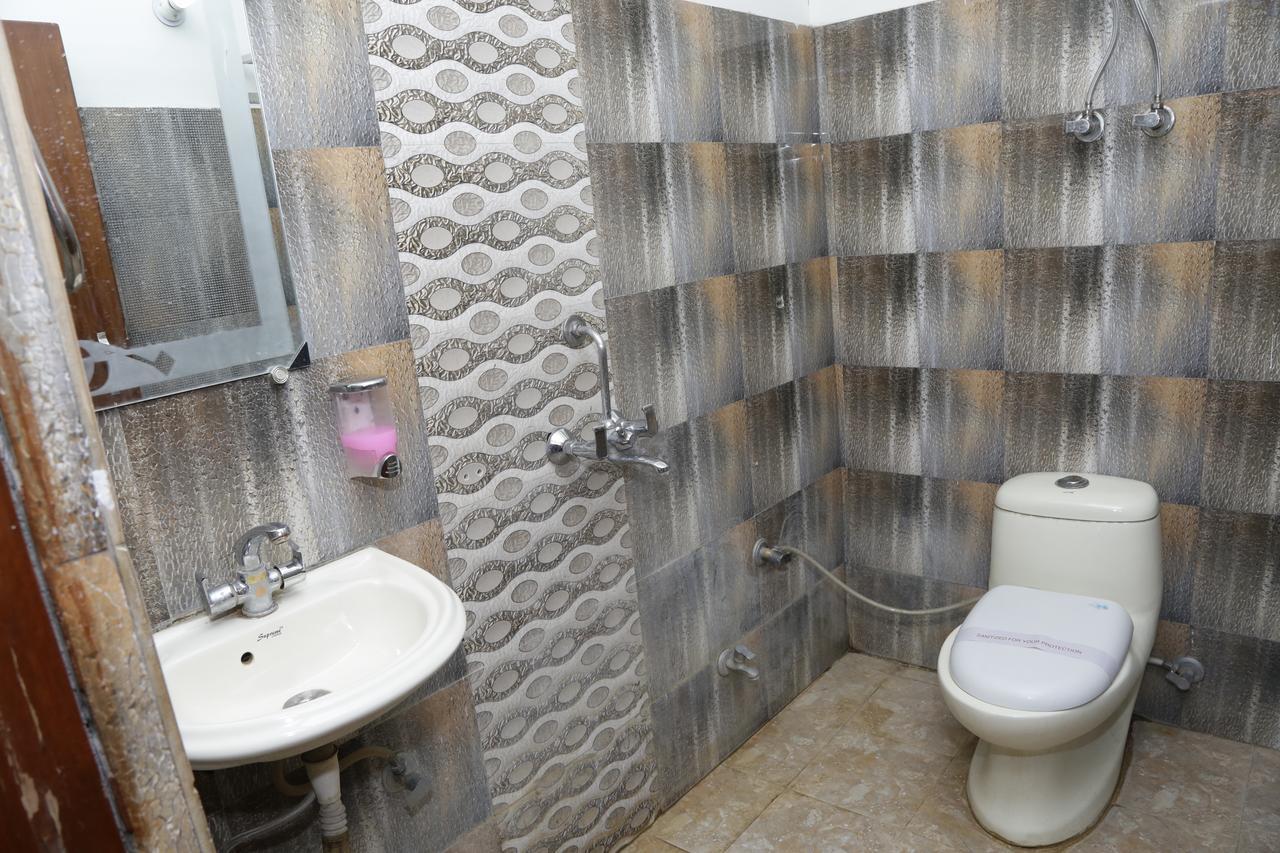 Vishal Hotel By Comfort Rooms Nuova Delhi Esterno foto