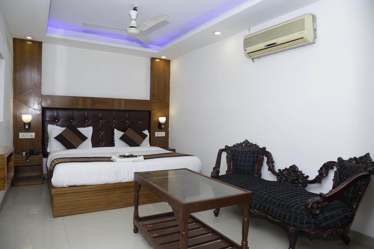 Vishal Hotel By Comfort Rooms Nuova Delhi Esterno foto